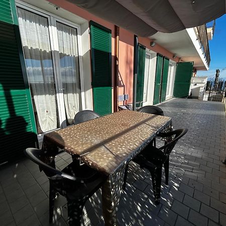 Casa Serge Vista Mare Con Ampio Terrazzo Privato Bergeggi Exterior photo
