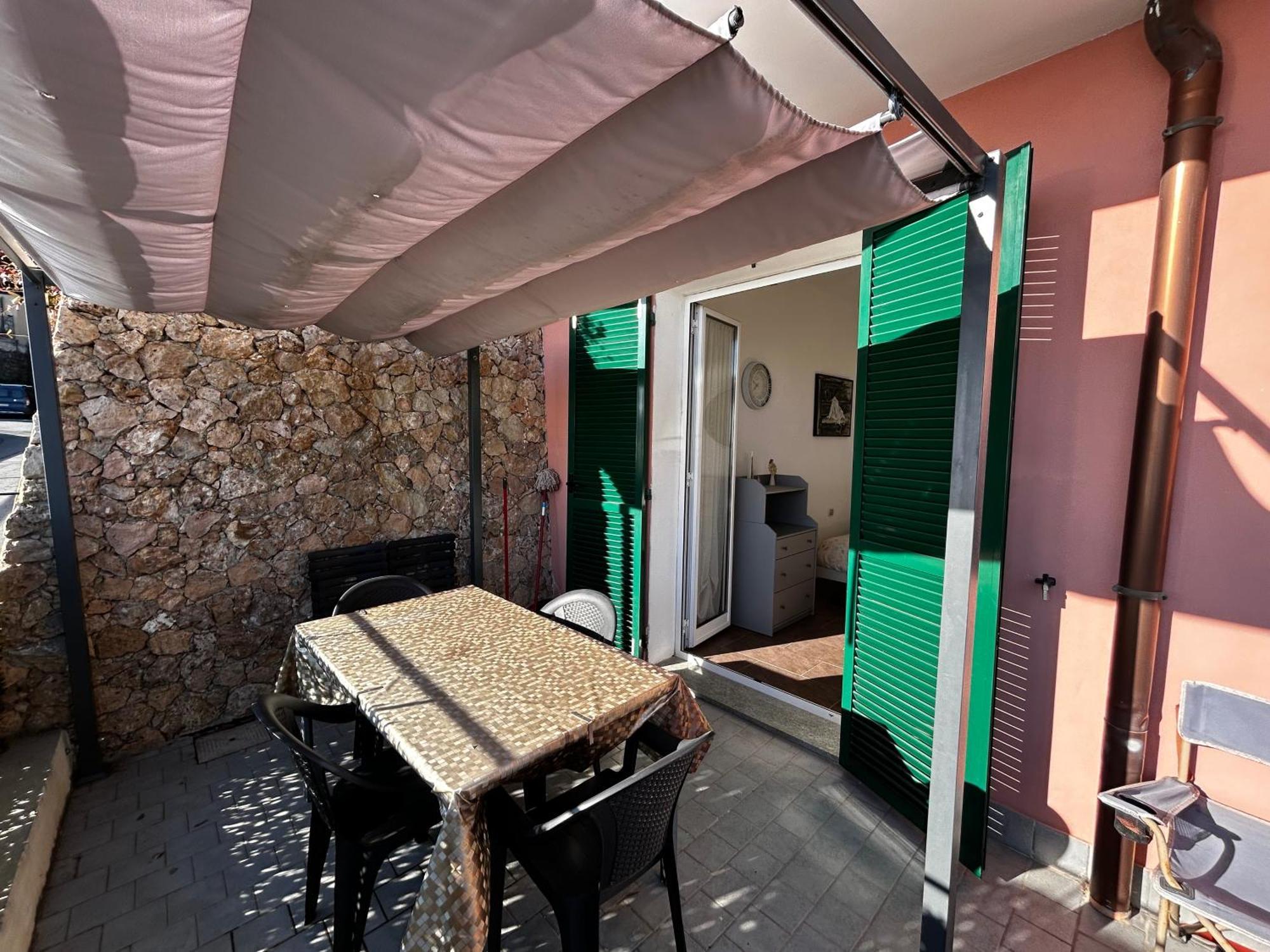 Casa Serge Vista Mare Con Ampio Terrazzo Privato Bergeggi Exterior photo