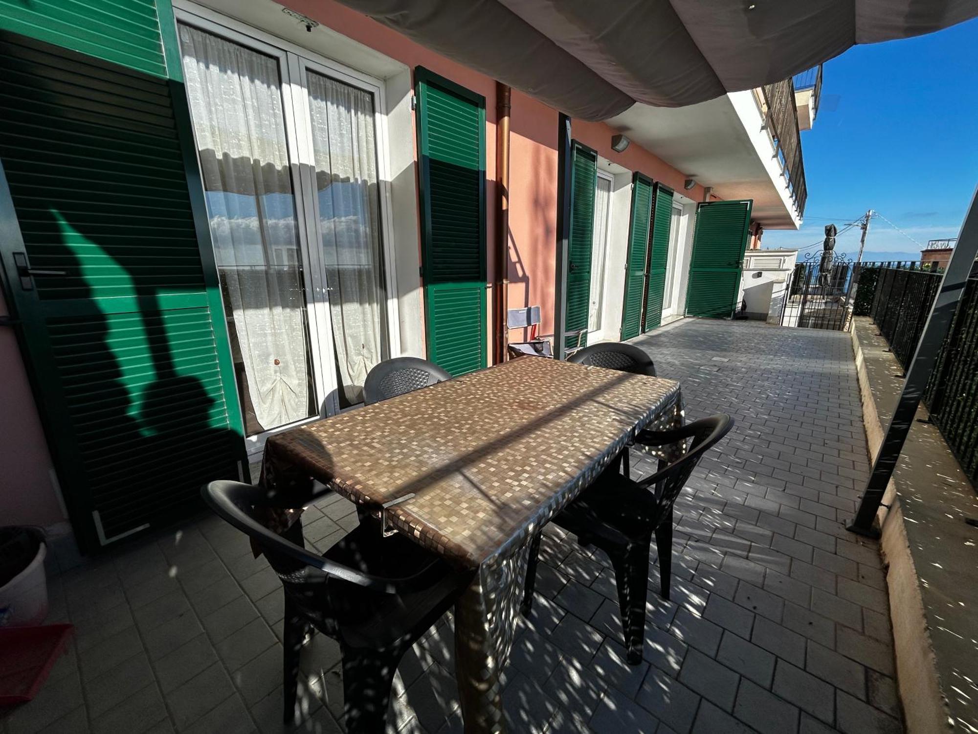 Casa Serge Vista Mare Con Ampio Terrazzo Privato Bergeggi Exterior photo